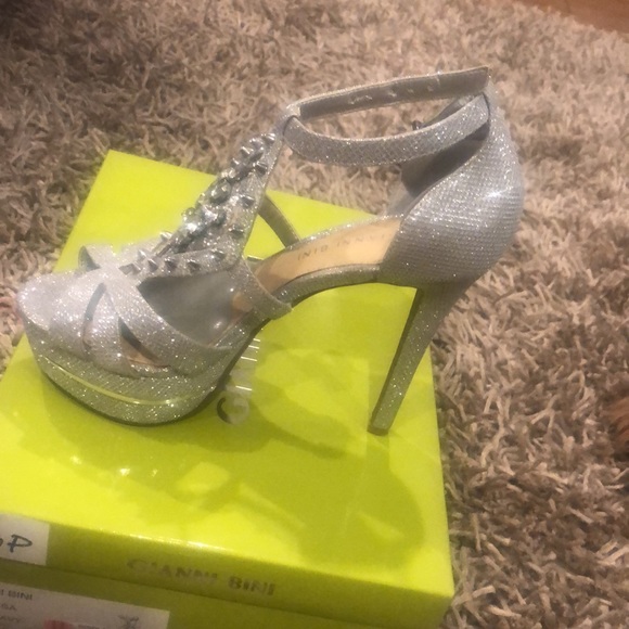 GIANNI BINI Heels. Size 6. Silver and glitter . - Picture 3 of 12